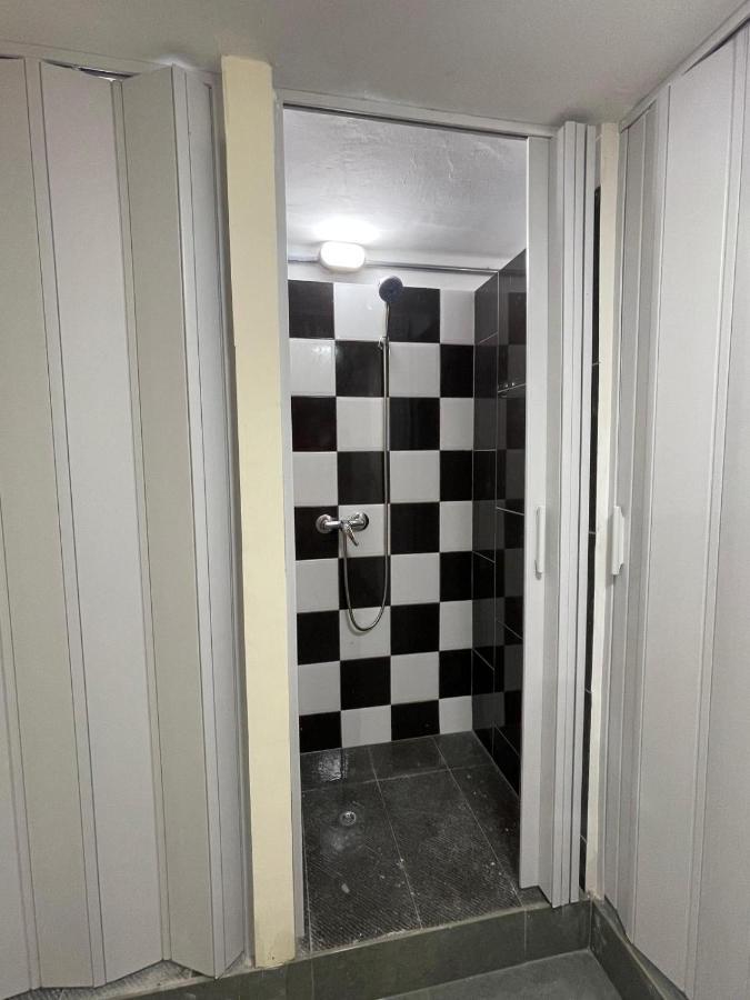 Ommi Hostel San Ġiljan Kültér fotó