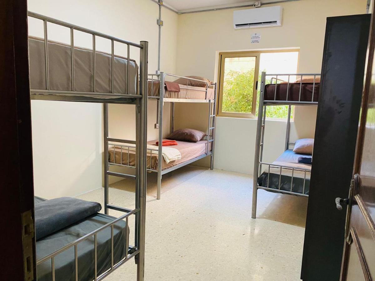 Ommi Hostel San Ġiljan Kültér fotó